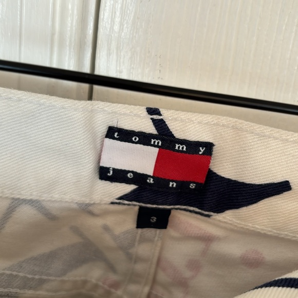 Tommy Jeans - Picture 3 of 3